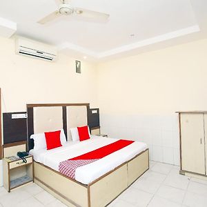 Oyo 2530 Surya Palace